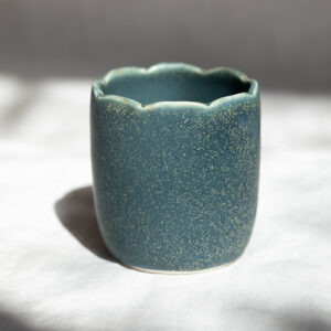 Tasse corolle en porcelaine Terre de Lune